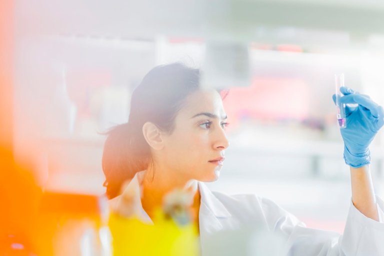 20 Women in STEM Scholarships